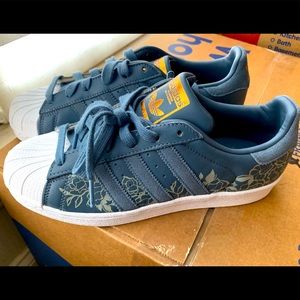 Adidas Superstar